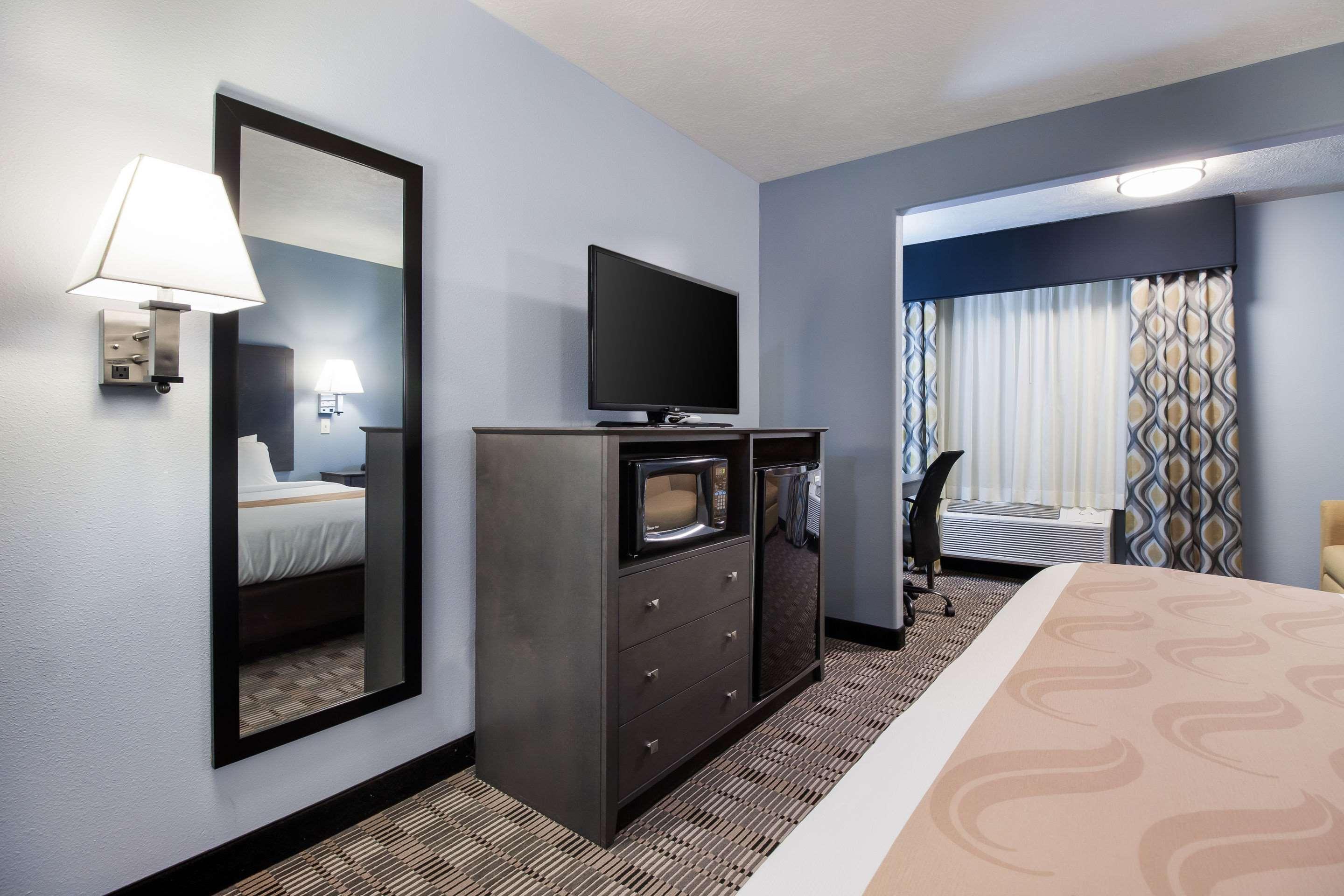 Quality Inn & Suites McCook Eksteriør billede
